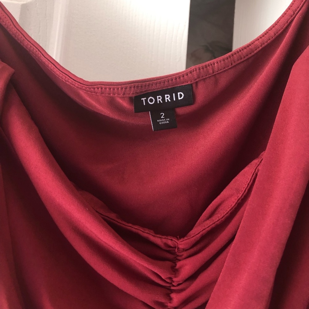 Torrid NWOT size 2 rust colored top.